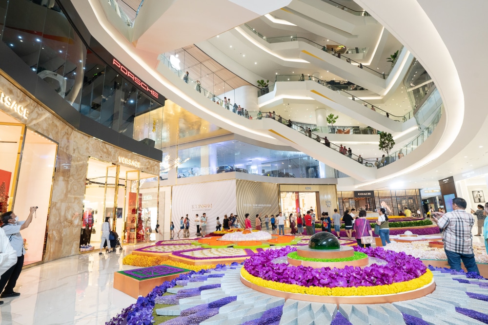 จัดดอกไม้ขนาดใหญ่กลางห้างสรรพสินค้า (สถานที่ท่องเที่ยวพิษณุโลก, เ ที่เที่ยวกรุงเทพมหานคร ที่เที่ยวกรุงเทพมหานคร