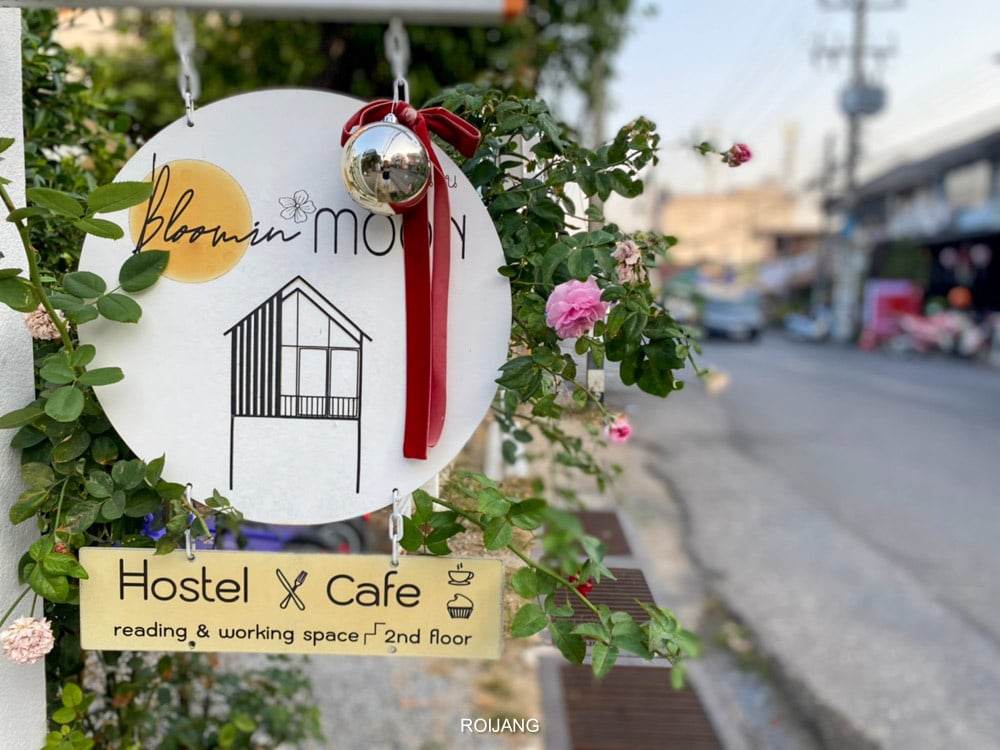  Bloomin Moon Hostel Cafe
