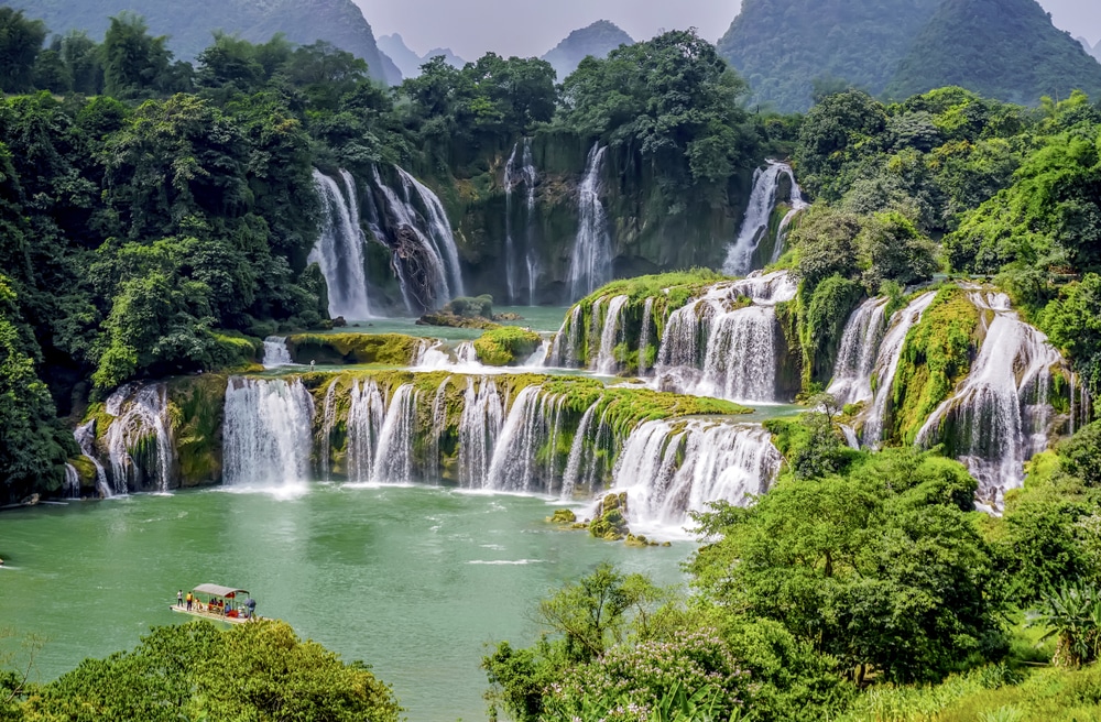 น้ำตกขนาดใหญ่กลางป่า ที่เที่ยวเวียดนาม