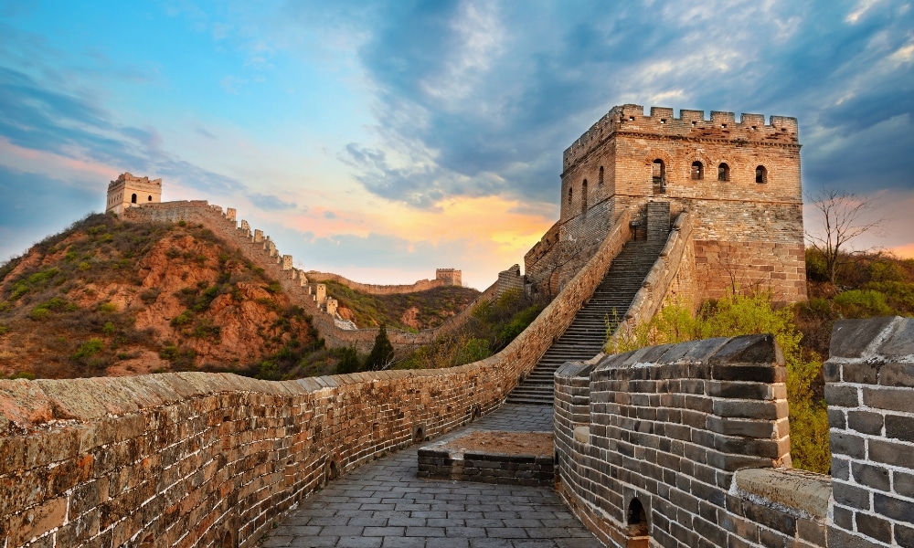 กำแพงหินที่มีขั้นบันได สถานที่ท่องเที่ยวจีน ขึ้นไป