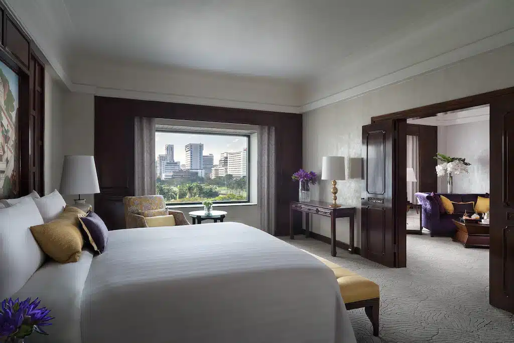 โรงแรมใกล้สยาม ห้องพักในโรงแรมพร้อมเตียงขนาดใหญ่และวิวเมือง