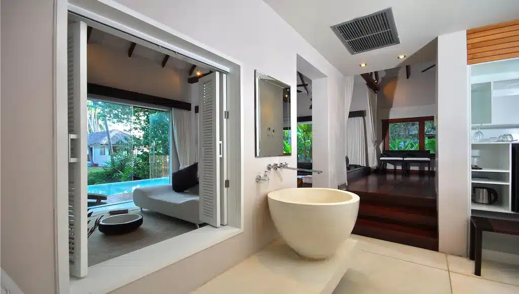 ห้องน้ำพร้อมอ่าง ที่พักเกาะสมุย ล้างจานขนาดใหญ่สีขาว