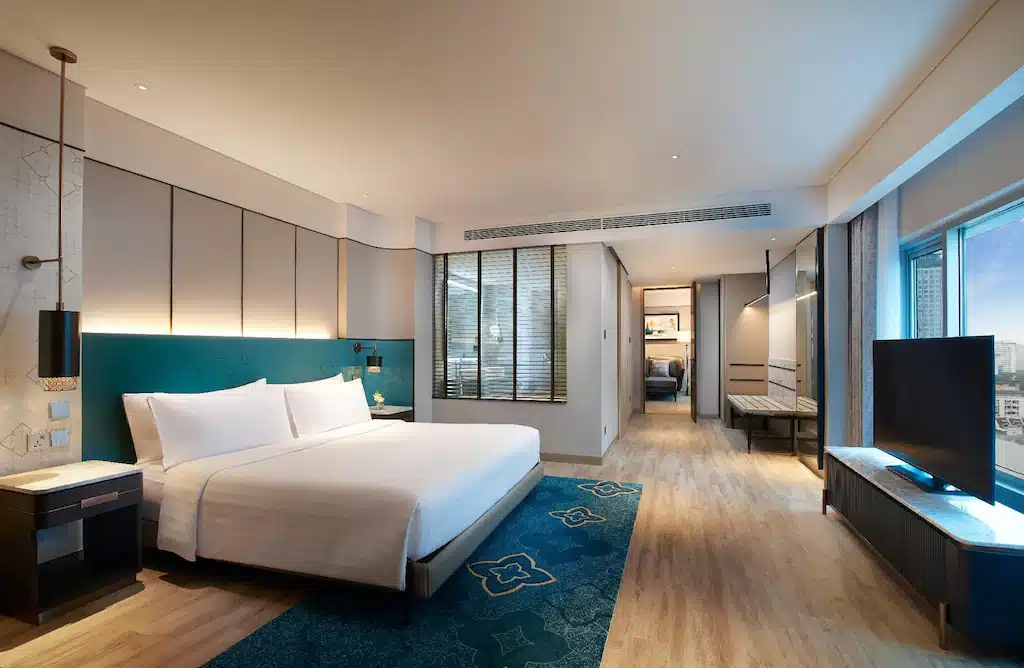 ห้องพักใน โรงแรมสยาม โรงแรมที่มีเตียงขนาดใหญ่และทีวีจอแบน