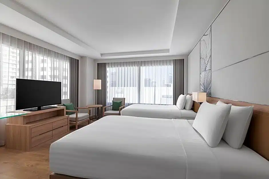 ห้องพักในโรงแรมที่มีสองเตียงและ ที่พักใกล้สยาม ทีวีจอแบน