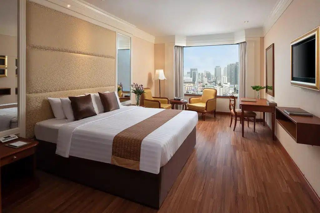 ห้องพัก ที่พักห้วยขวาง ในโรงแรมที่มีเตียงขนาดใหญ่และทีวีจอแบน