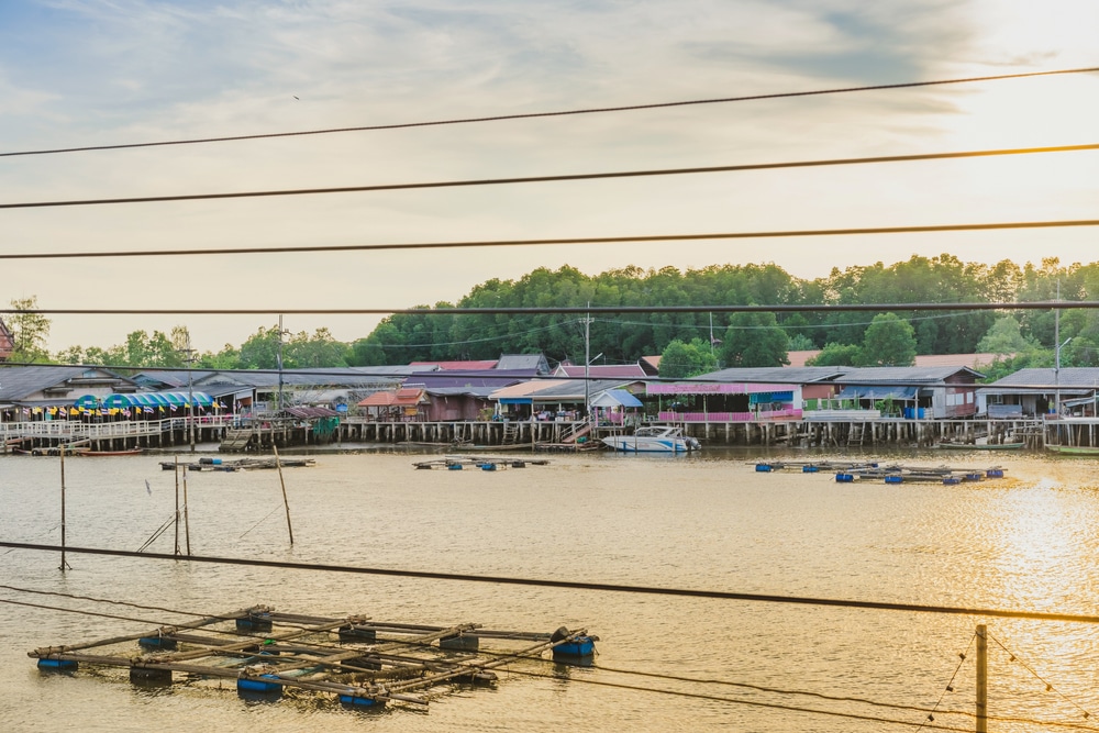 แหล่งท่องเที่ยวยอดนิยมของจันทบุรีกับกองเรือบนผืนน้ำ (เที่ยวจันทบุรี,สถานท จันทบุรีที่เที่ยว
