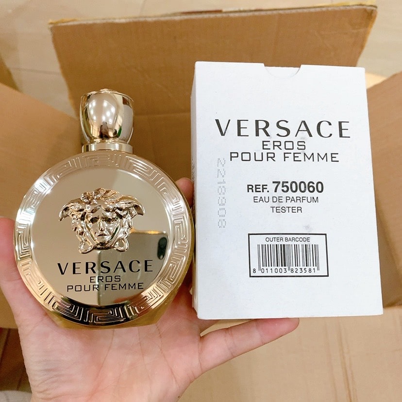 คนที่ถือทองคำในทางกลับกัน น้ำหอม Versace ผู้ชาย