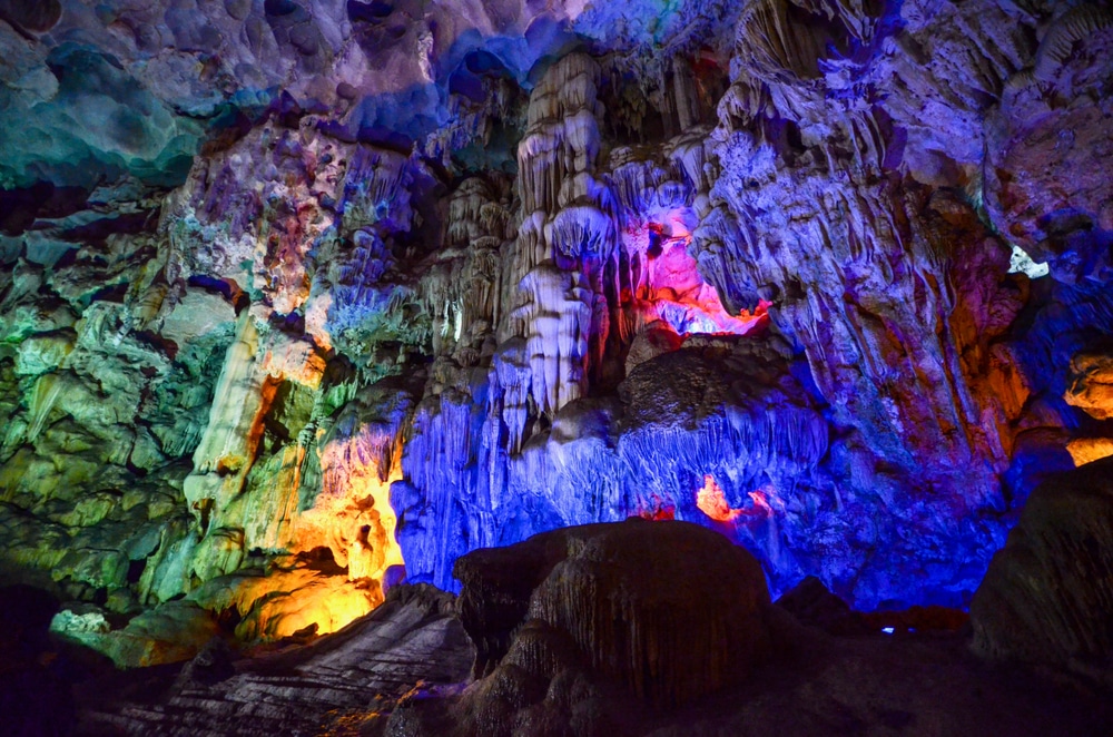ถ้ำที่มีสีสันน่าเที่ยวใน Ha Giang ประเทศเวียดนาม ที่เที่ยวฮานอย