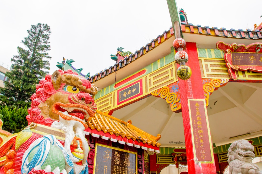 รูปปั้นมังกรหน้าศาลาจีน (คำสำคัญ: สถานที่ท่องเที่ยวราชบุรี, ฮ ที่เที่ยวฮ่องกง