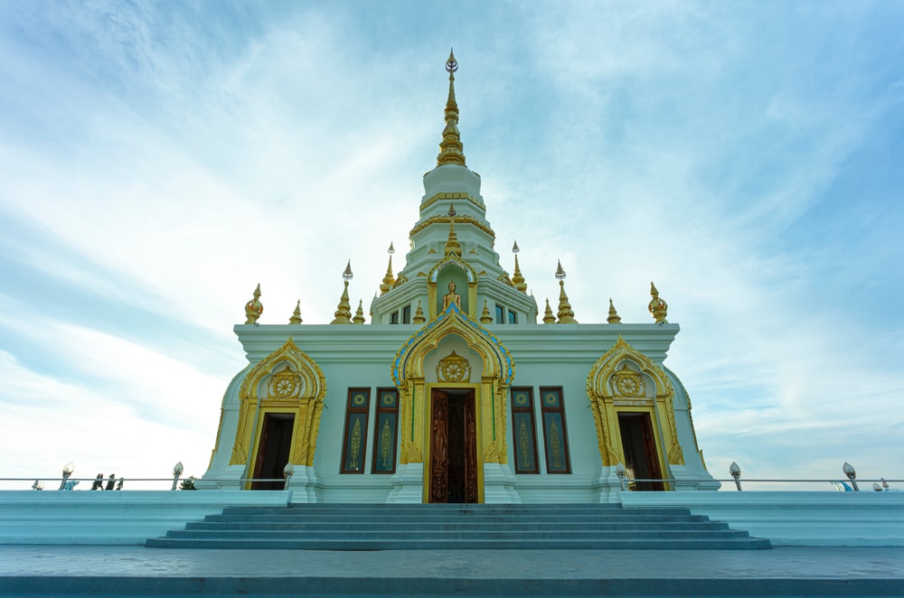 สถานที่ท่องเที่ยวชลบุรี: หอสีขาวและทองพับข ที่เที่ยวชลบุรี