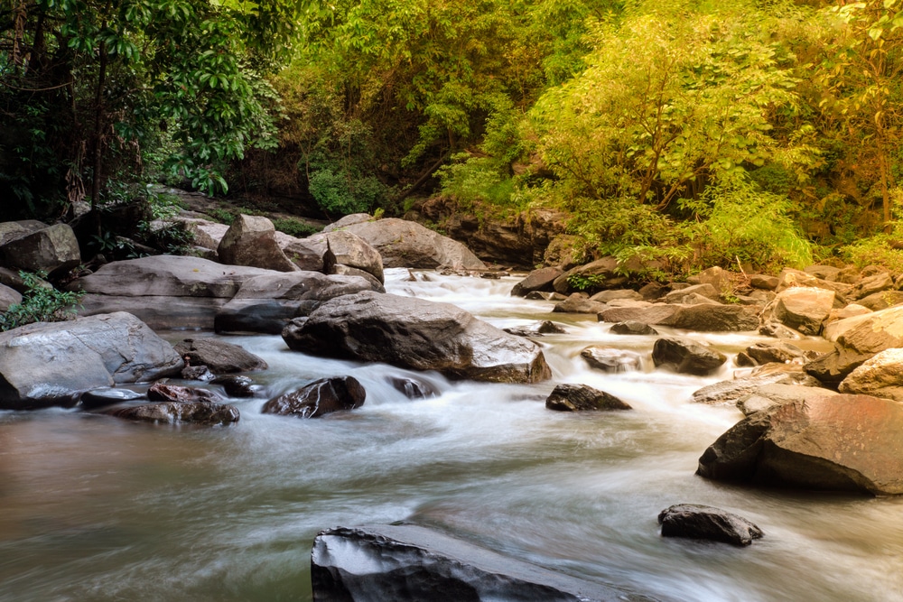 สายน้ำที่งดงามในป่าเขียวขจี - กาญจนบุรีที่เที่ยว, สถานที่ท่องเ. น้ำตกเชียงใหม่สวยๆ