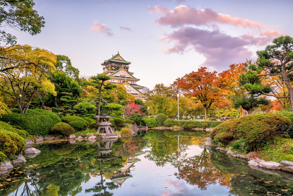 สวนญี่ปุ่นที่มีปราสาทเป็นฉากหลังของโตเกียว ที่เที่ยวโอซาก้า
