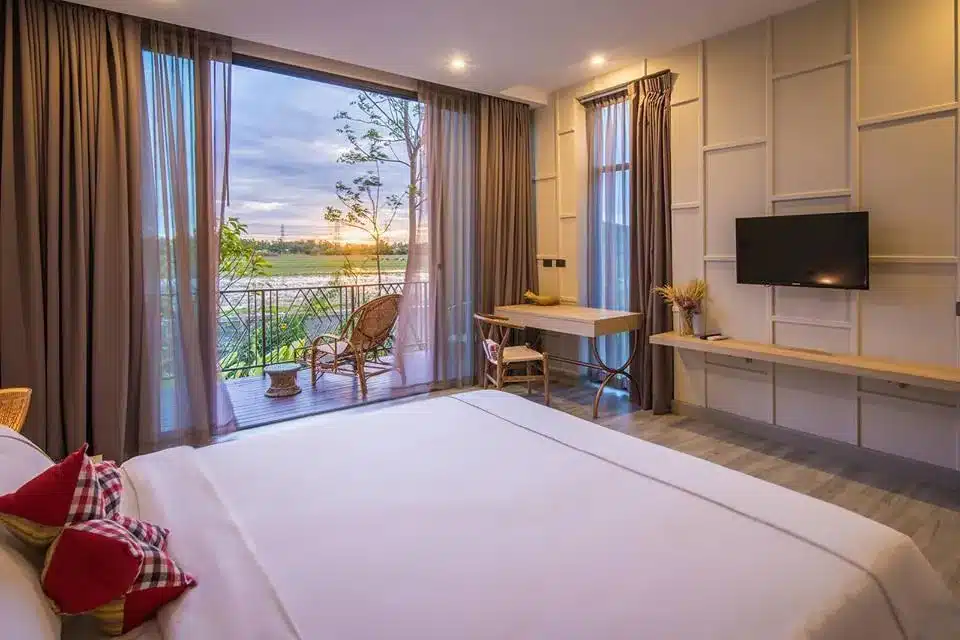 ห้องพักมีระเบียงวิวแม่น้ำ ที่เที่ยวราชบุรี