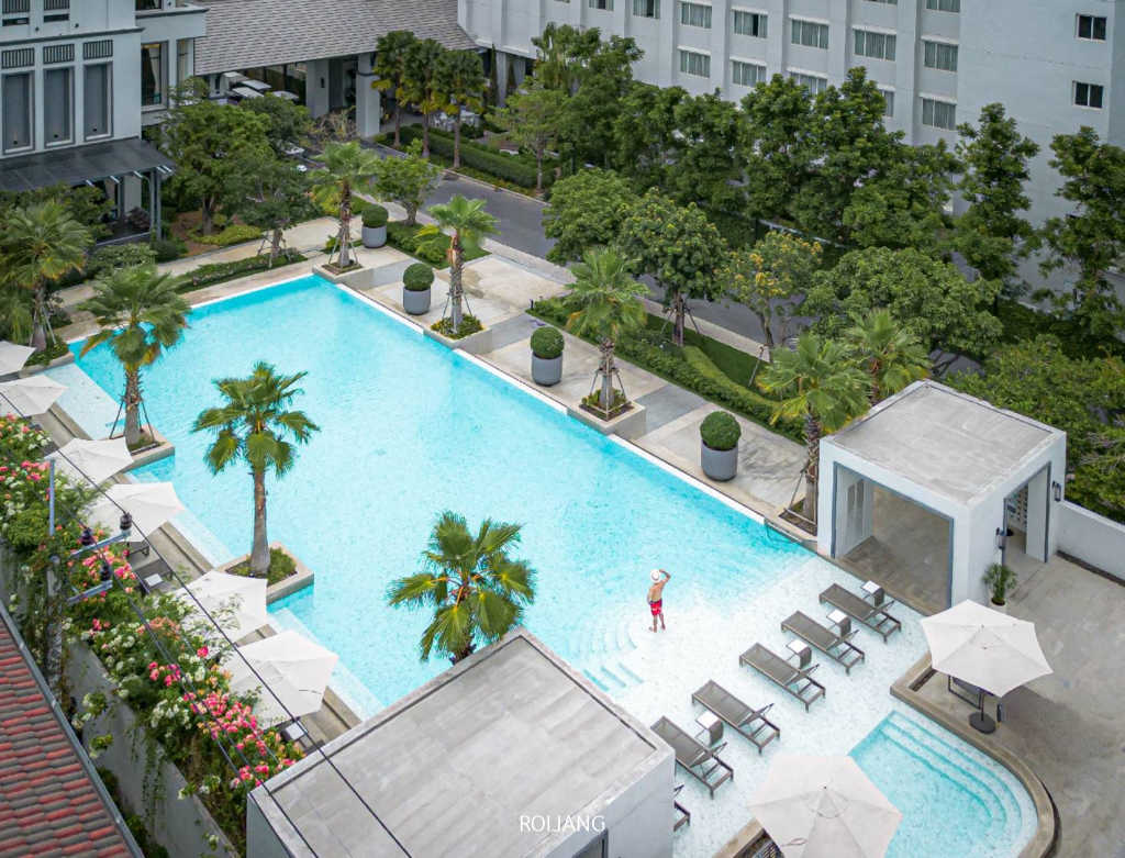มุมมองทางอากาศของสระว่ายน้ำของ Health Land Resort & Spa Pattaya