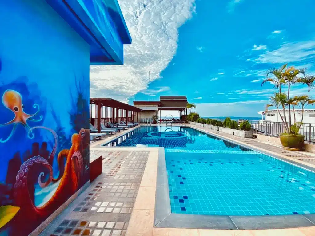 โรงแรมใกล้หาดแม่พิมพ์ มีสระว่ายน้ำ ที่พักพัทยาใต้