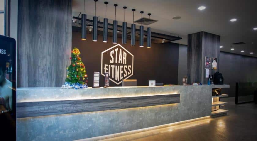 พื้นที่ต้อนรับของโรงแรมราคาประหยัดที่ Star Fitness ในภูเก็ต ที่พักระยอง