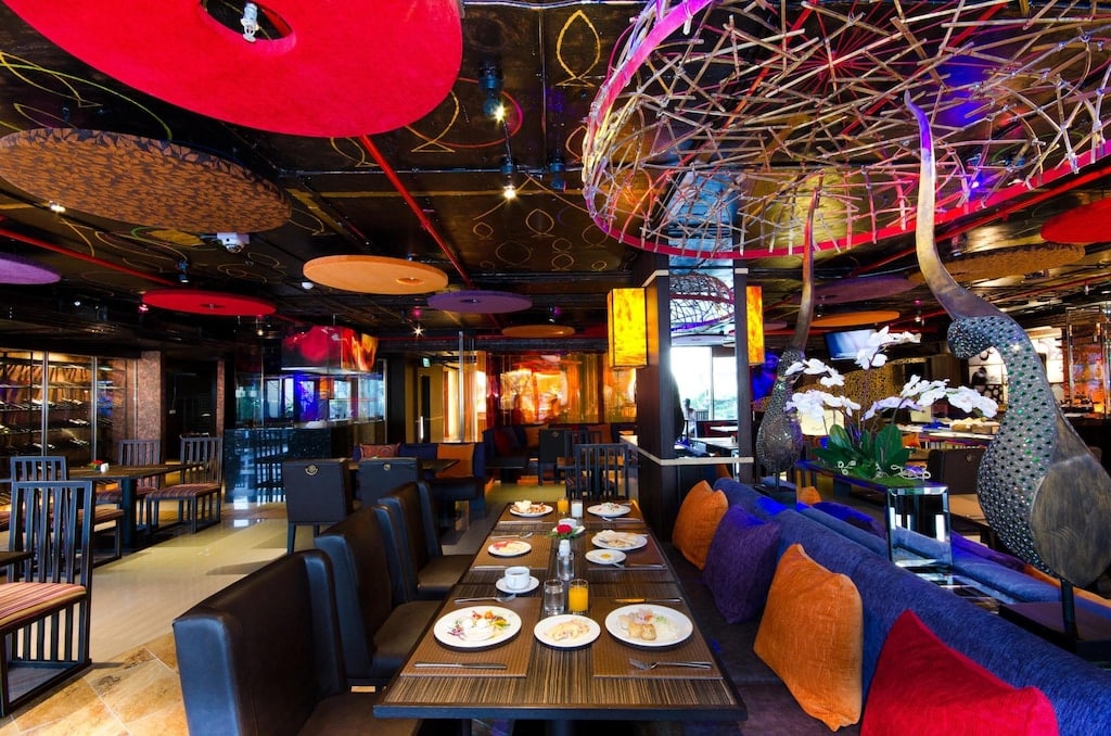 ร้านอาหารเที่ยวต่างจังหวัดกับห้องอาหารสีสันสดใส ที่เที่ยวกรุงเทพมหานคร