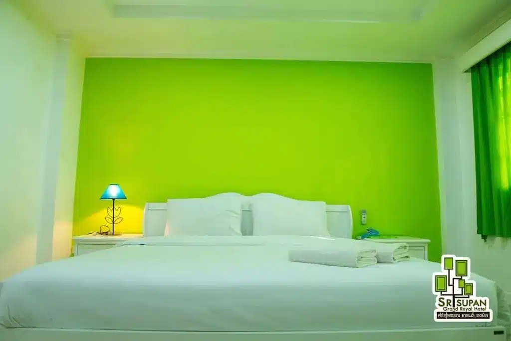 เตียง ที่พักชุมแพ จะต้องมีกำแพงสีเขียว
