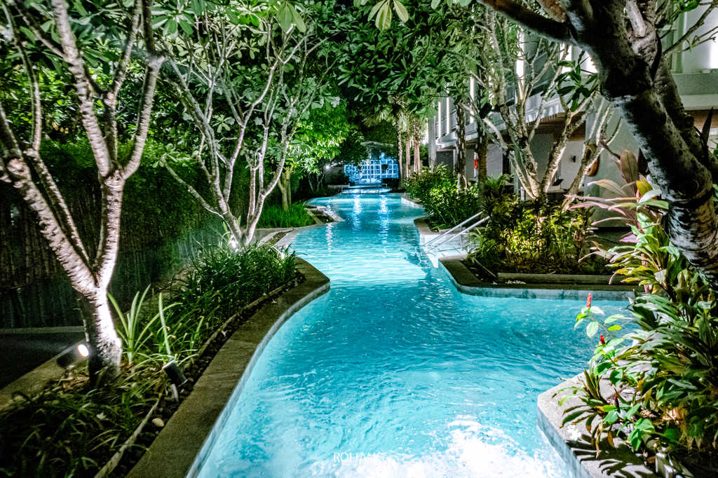สระน้ำอันเงียบสงบภายในป่าเขียวชอุ่มที่ Health Land Resort & Spa Pattaya