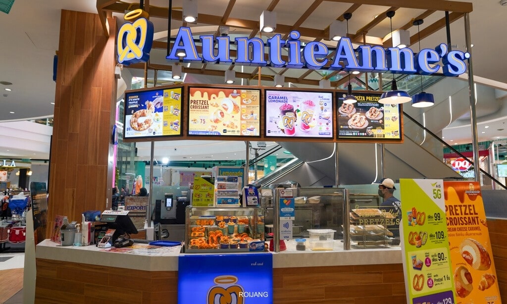 ร้านอาหารใกล้สนามบินสุวรรณภูมิที่มีป้ายเขียนว่า Artie Anne's โรบินสันถลางร้านอาหาร