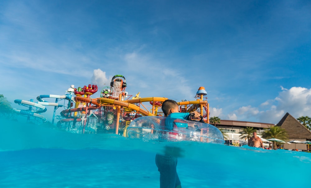 Health Land Resort & Spa Pattaya มีสไลเดอร์ให้เลือกมากมายในสวนน้ำอันกว้างขวาง