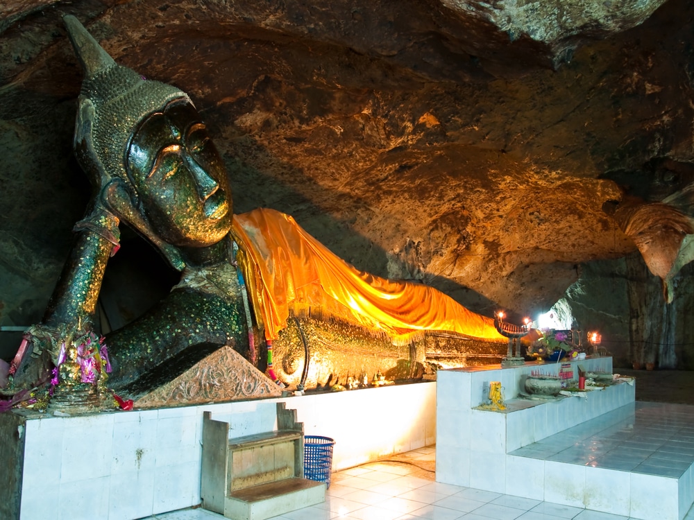 พระพุทธรูปในถ้ำ ที่เที่ยวราชบุรี ที่สถานที่ท่องเที่ยวราชบุรี