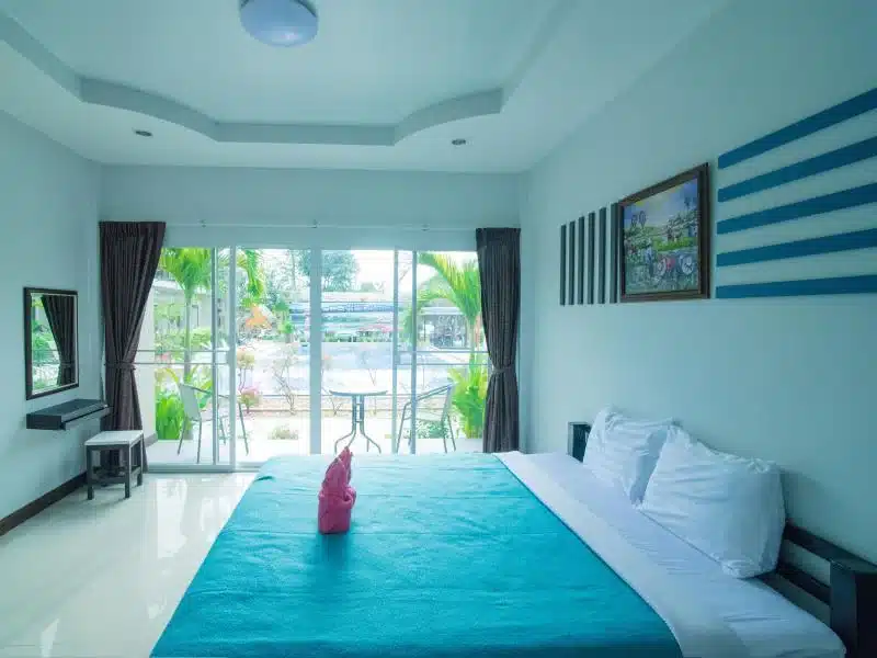 ภายในเมืองกาญจนบุรีมีเตียงและระเบียง ที่พักเมืองกาญจนบุรี