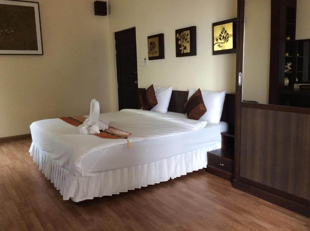 มีเตียงในเมืองกาญจนบุรีที่มีพื้น ที่พักเมืองกาญจนบุรี