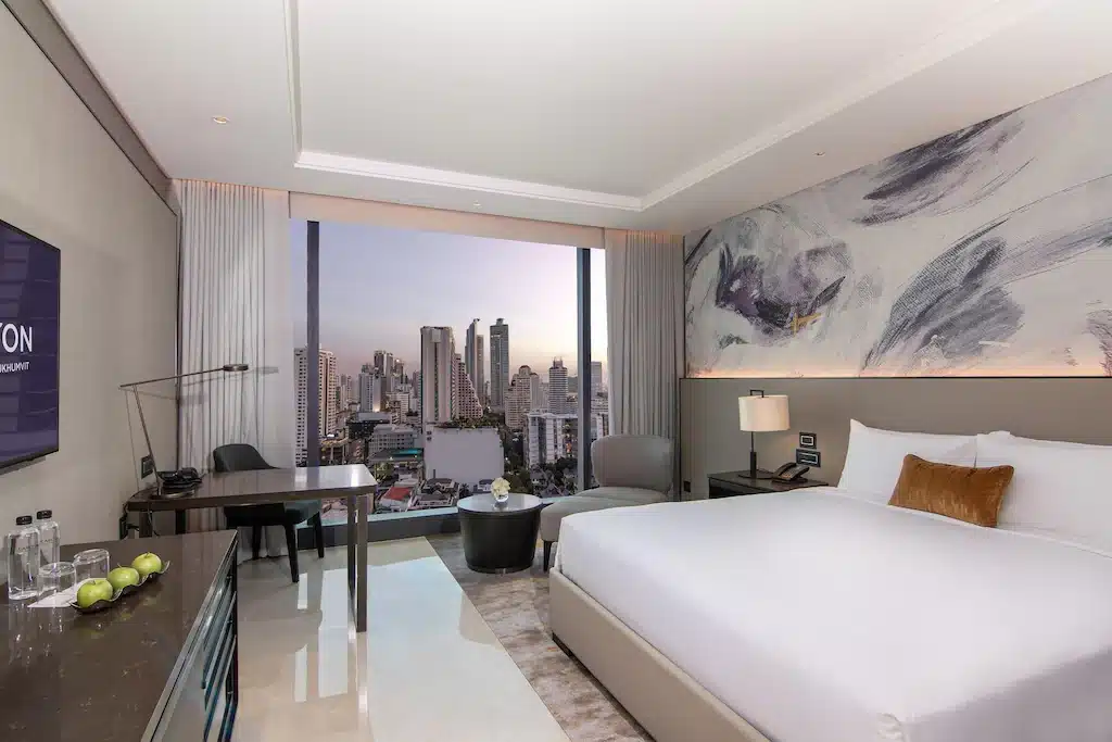 ห้องพักโรงแรมหรูใจกลางกรุงเทพฯ พร้อมเตียงคิงไซส์และวิวเมืองแบบพาโนรามา โรงแรม 5 ดาว กรุงเทพ