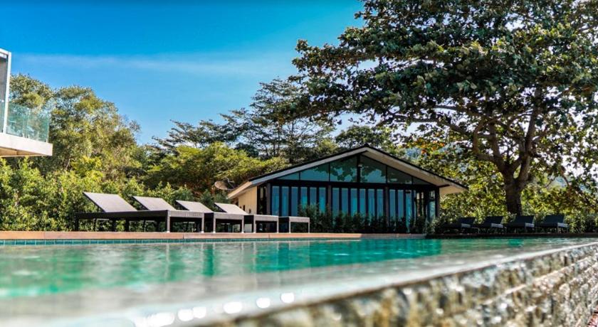 เป็นบ้านพักที่มีสระว่ายน้ำและต้น ที่พักหาด ที่พักติดทะเลจันทบุรี
