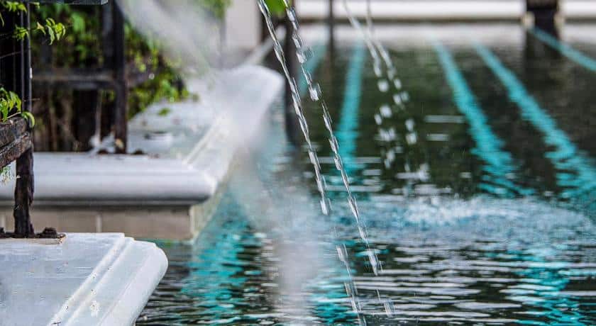 โรงแรมหรูระดับ 5 ดาว ใจกลางกรุงเทพฯ ที่มีน้ำพุล้อมรอบด้วยสระน้ำ โรงแรม 5 ดาว กรุงเทพ