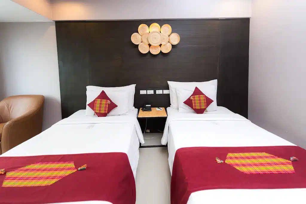 ในเมืองกาญจนบุรีพร้อมเตียงสองเตียงที่มีห ที่พักเมืองกาญจนบุรี