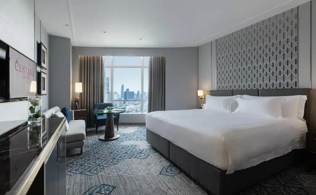 ห้องพักโรงแรมหรูระดับ 5 ดาวในกรุงเทพฯ พร้อมเตียงขนาดใหญ่และทีวีจอแบน โรงแรม 5 ดาว ในกรุงเทพ