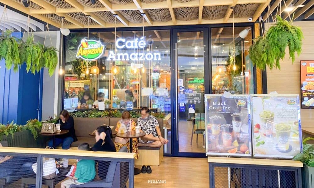 ร้าน Café Amazon ที่มีคนนั่งกันเต็มร้านเลย ร้านอาหารเซ็นทรัลชลบุรี