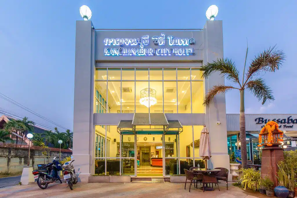 มีเมืองกาญจนบุรีโรงแรมและมอเตอร์ไซ ที่พักเมืองกาญจนบุรี
