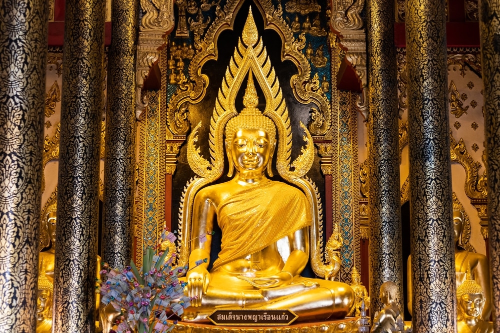 สถานที่ท่องเที่ยวพิษณุโลก : พระพุทธรูปทองคำในวัด