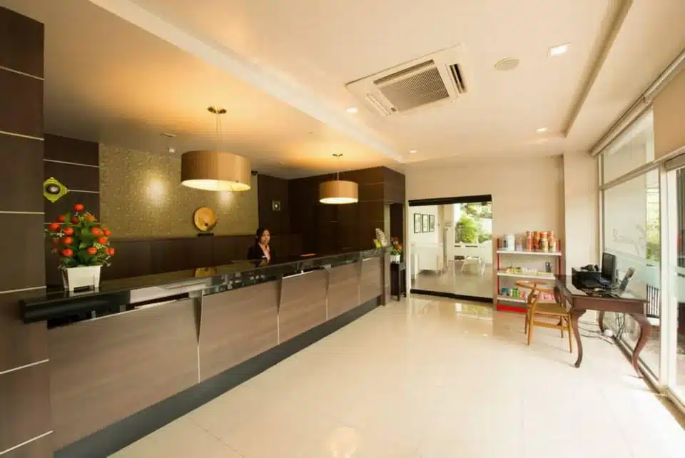 ล็อบบี้โรงแรมในกรุงเทพฯ ประเทศไทย ตั้งอยู่ในโรงแรมลาดพร้าวและทำหน้าที่เป็นตัวเลือก