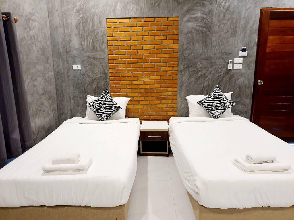 โรงแรมจอมทอง ที่พักสองห้องนอนพร้อมกำแพงดิน
