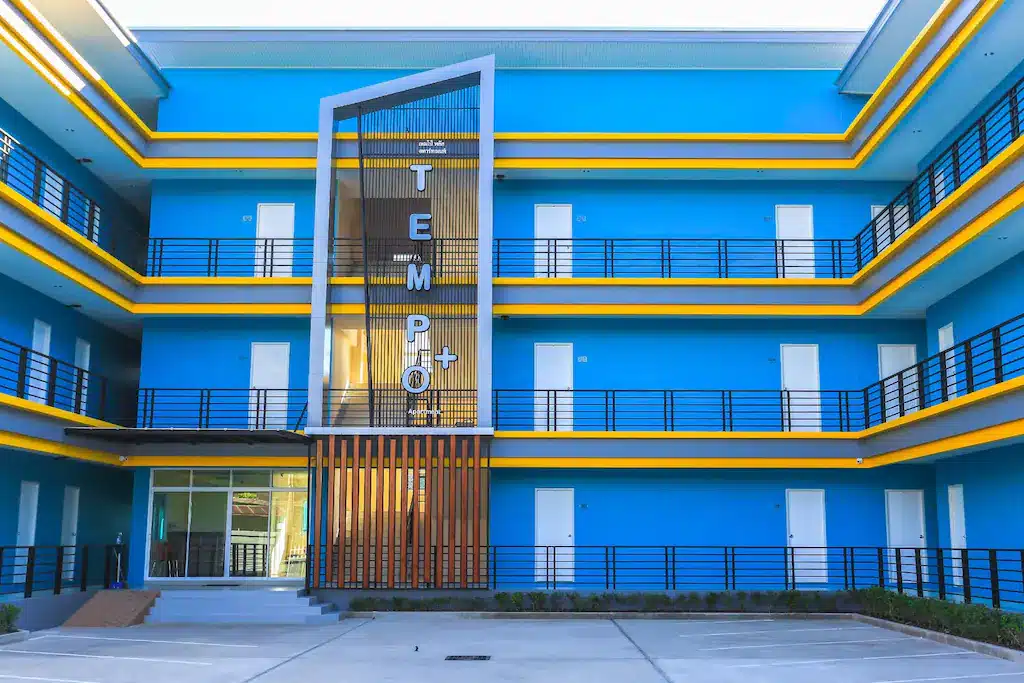 โรงแรมสีฟ้าเหลืองพร้อมระเบียงในแม่สอด ที่พักแม่สอด