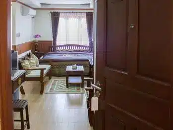 ห้องพร้อมเตียงที่โรงแรมแห่งหนึ่งในไซง่อน ที่พักแม่สอด