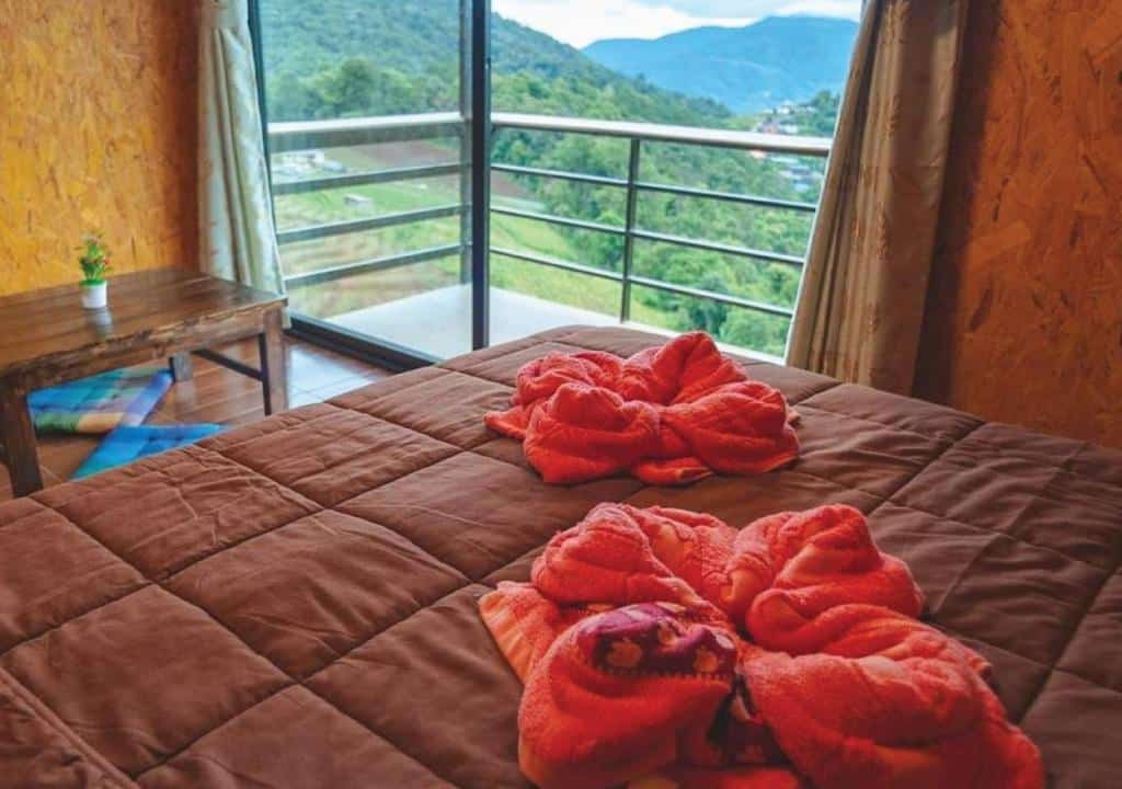ห้องนอนพร้อมวิวภูเขาที่เที่ยวชลบุรี ที่พักเชียงใหม่บนดอย