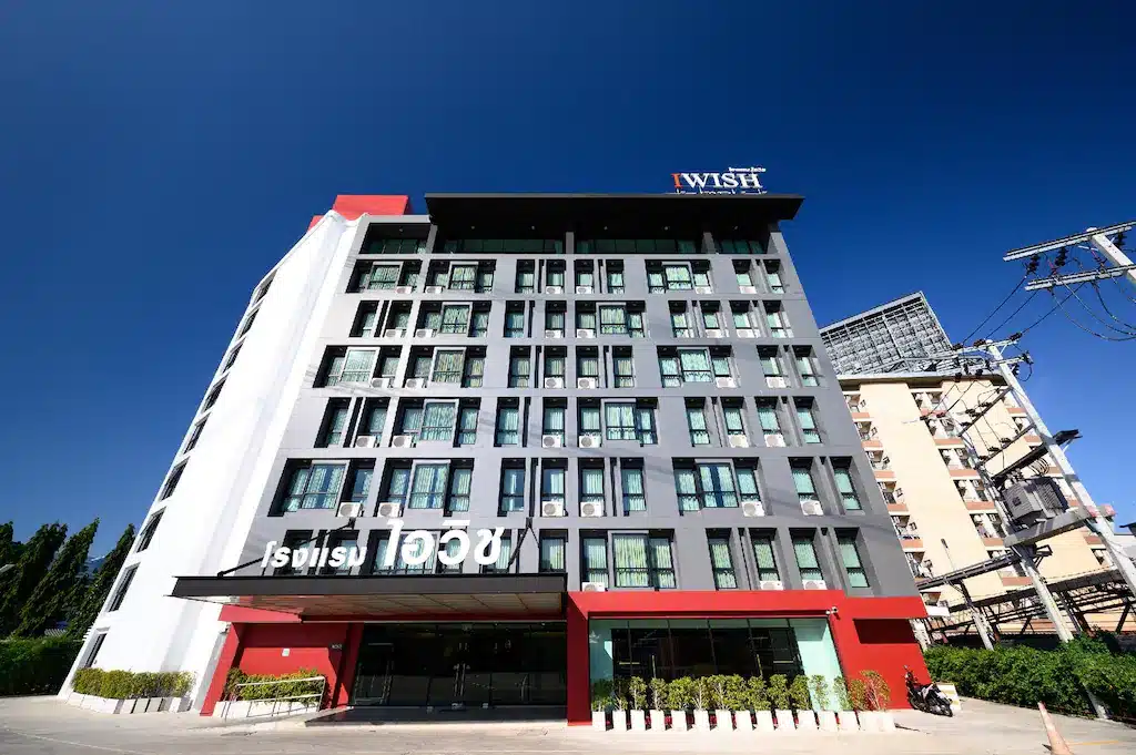 โรงแรมสีแดงขาว ที่พักใกล้อิมแพคเมืองทองธานี ตั้งอยู่ใกล้อิมแพ็คเมืองทองธานี