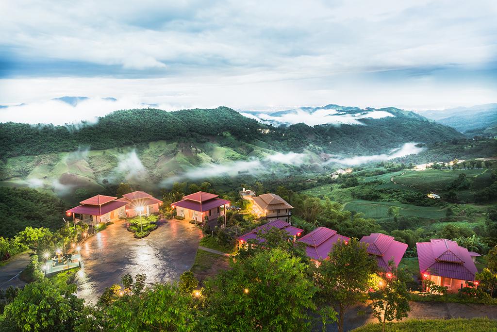 เที่ยวน่าน: ดอยแม่สลองที่พัก วิวทางอากาศของรีสอร์ทบนภูเขา