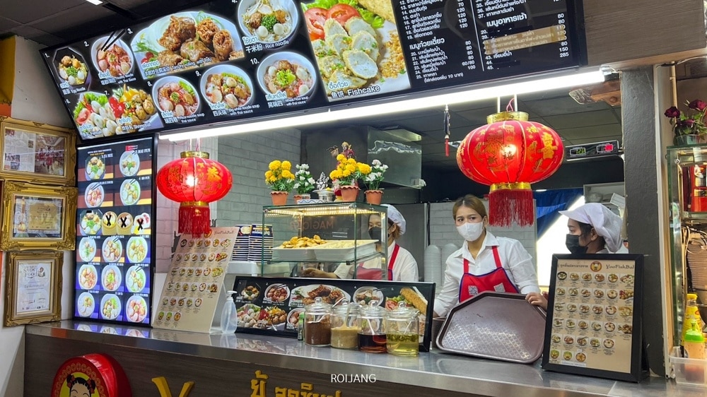 แผงขายอาหารจีนที่มีอาหารมากมายที่ศูนย์อาหารสุวรรณภูมิ ร้านอาหารสนามบินดอนเมือง
