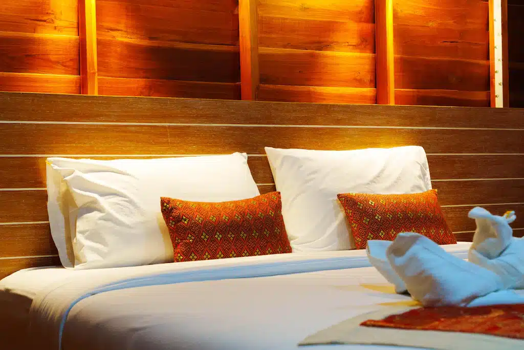ตัวเลือกที่พักของร้านจอมทอง ได้แก่ เตียงที่นุ่มสบายในห้องพักของโรงแรม ที่พักจอมทอง