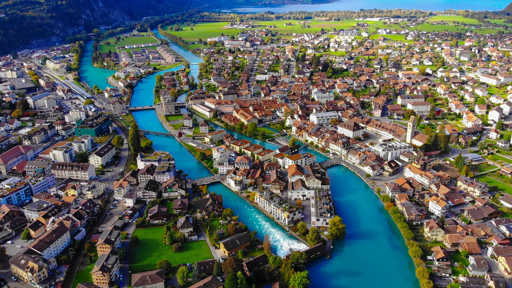 ที่เที่ยวสวิตเซอร์แลนด์  แอดบอกเลยว่าห้ามพลาดต้องมาเที่ยวที่ Interlaken เมืองเล็กๆ