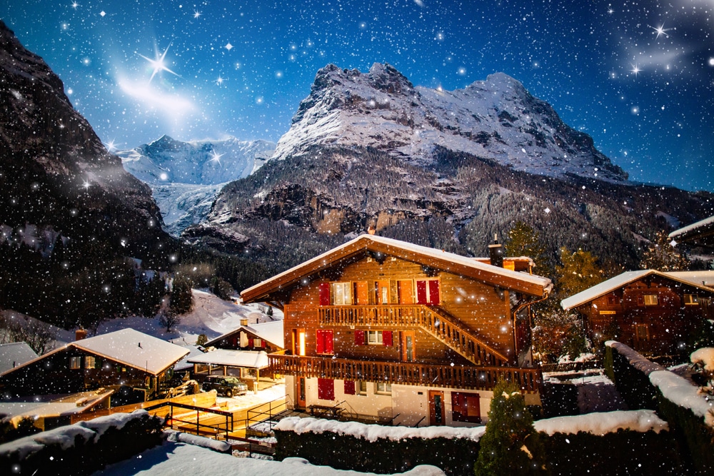 ที่เที่ยวสวิตเซอร์แลนด์ หิมะกำลังตก ณ หมู่บ้านแห่งหนึ่ง
