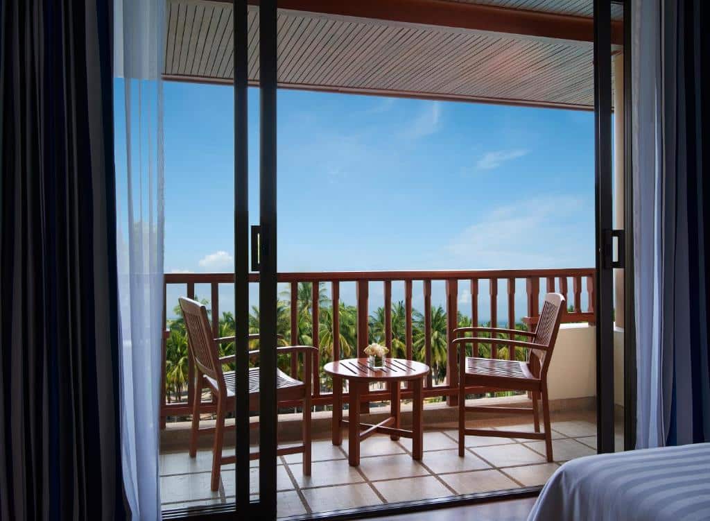 ที่เที่ยวบางแสน ห้องนอนมีระเบียงมองเห็นวิวทะเลเที่ยวราชบุรี