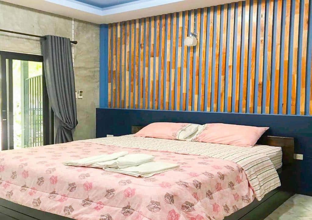 เตียงในห้องที่ Saigon House, a hotel in Patalung โรงแรมพัทลุง