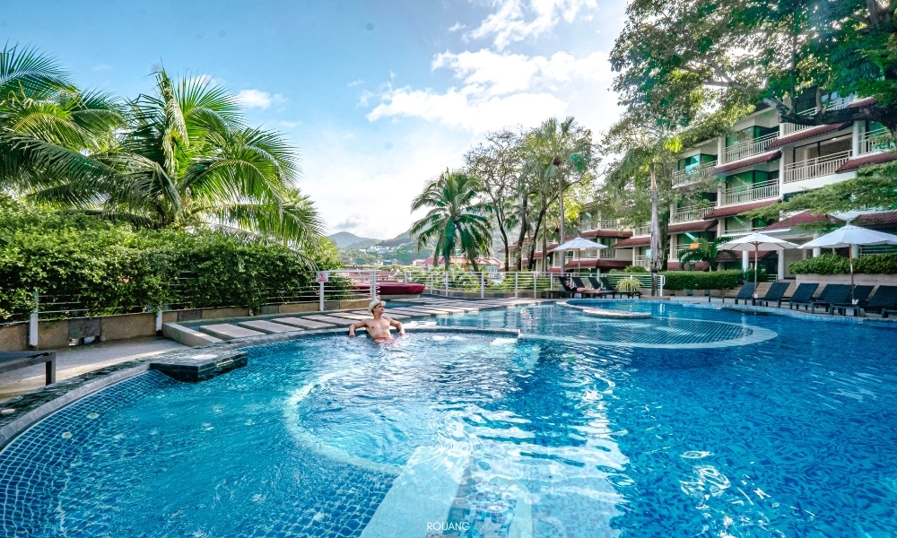 ชนาลัย ฟลอรา รีสอร์ท มีสระว่ายน้ำที่สวยงามในประเทศไทยที่สวยงาม Chanalai Flora Resort